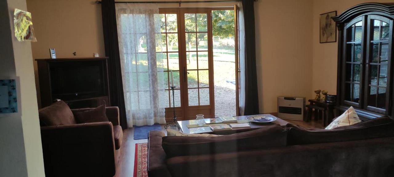 Le gîte de Poulas Couffy Extérieur photo
