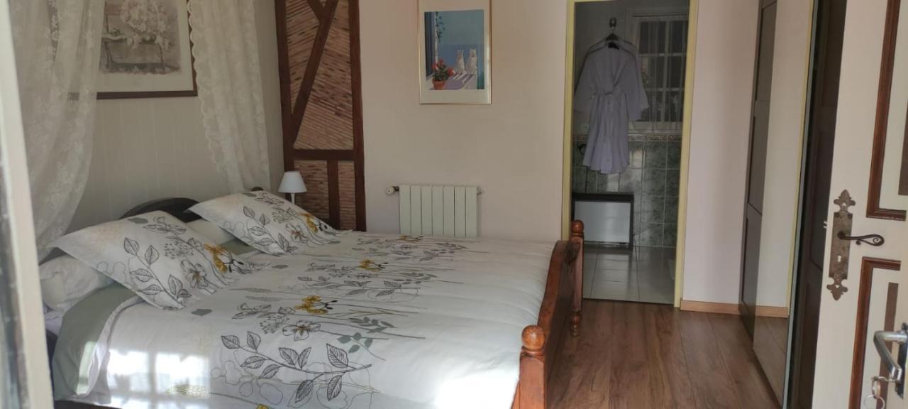 Le gîte de Poulas Couffy Extérieur photo